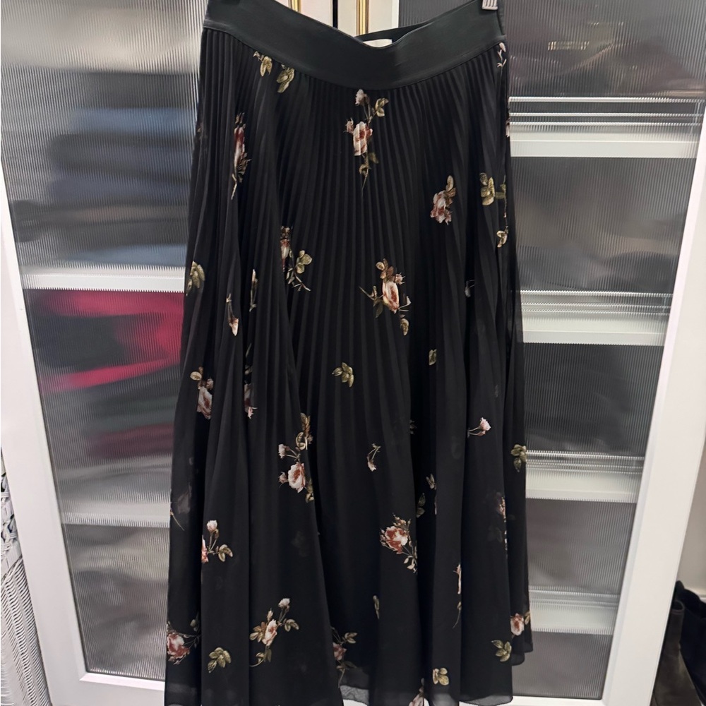 Aritzia Black Floral Pleated Maxi Skirt